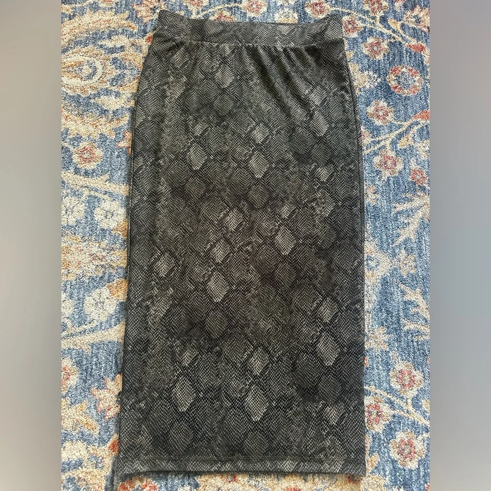 Good American Olive Green Snake Print Pencil Skirt